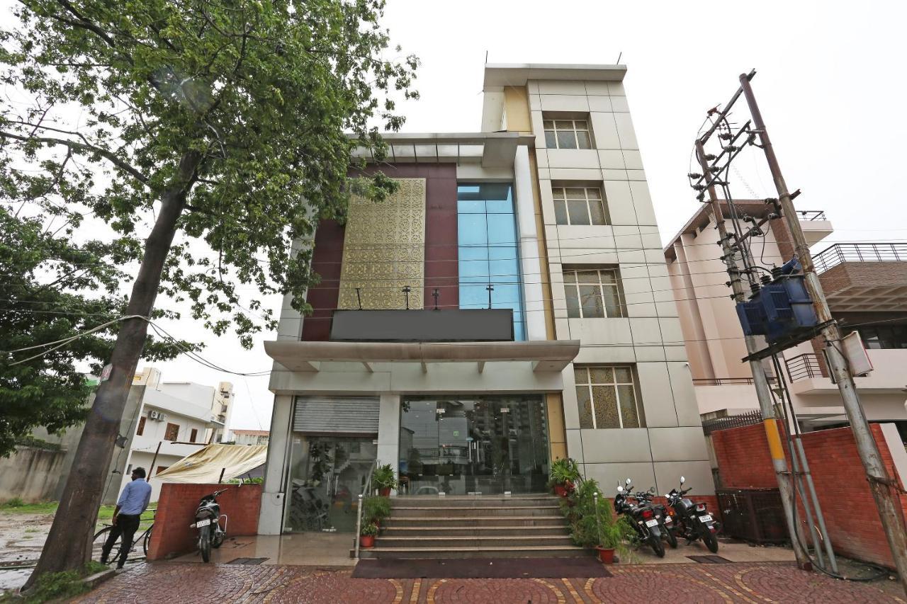 Capital O 5663 Gs Inn Chinhat المظهر الخارجي الصورة